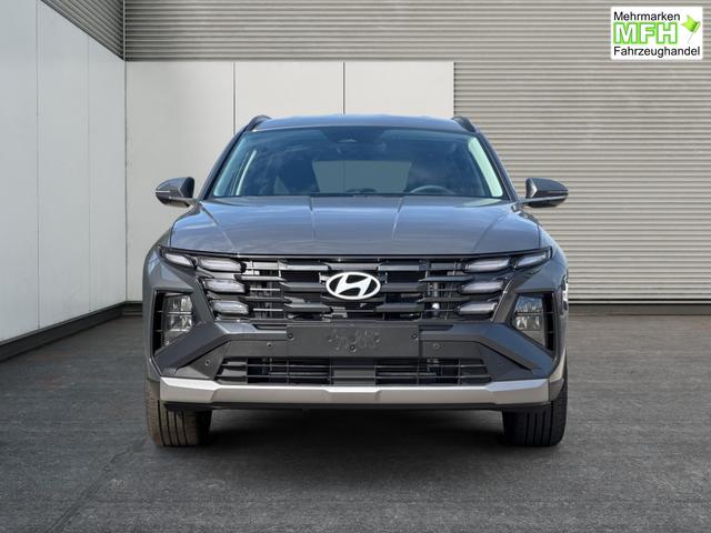 Hyundai / TUCSON / Grau / / / Hybrid NAVI+KAMERA+SHZ+LED+TEMPOMAT+17 ALU+PDC, Bei den verwendeten Bildern kann es sich um Beispielbilder handeln, ggf. teilweise mit Sonderausstattung.
