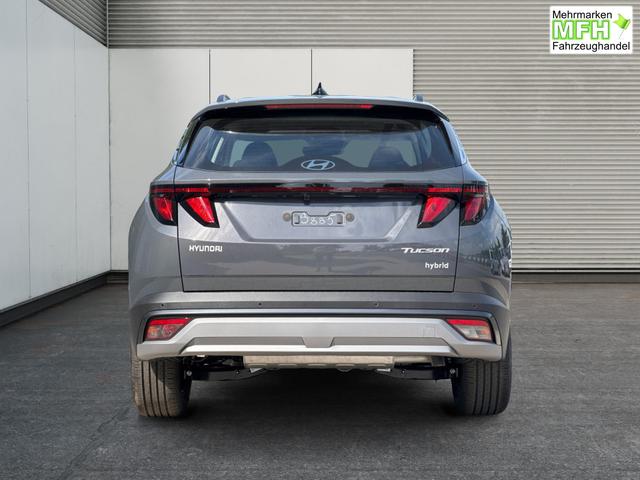 Hyundai / TUCSON / Grau / / / Hybrid NAVI+KAMERA+SHZ+LED+TEMPOMAT+17 ALU+PDC, Bei den verwendeten Bildern kann es sich um Beispielbilder handeln, ggf. teilweise mit Sonderausstattung.