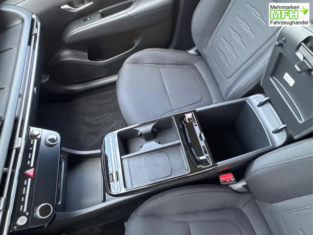 Hyundai / TUCSON / Grau / / / Hybrid NAVI+KAMERA+SHZ+LED+TEMPOMAT+17 ALU+PDC, Bei den verwendeten Bildern kann es sich um Beispielbilder handeln, ggf. teilweise mit Sonderausstattung.