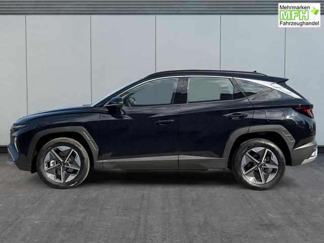 Hyundai / TUCSON / Schwarz / / / Hybrid NAVI+KAMERA+SHZ+LED+TEMPOMAT+17 ALU+PDC, Bei den verwendeten Bildern kann es sich um Beispielbilder handeln, ggf. teilweise mit Sonderausstattung.