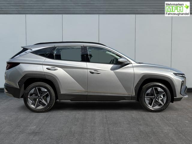 Hyundai / TUCSON / Silber / / / Hybrid NAVI+KAMERA+SHZ+LED+TEMPOMAT+17 ALU+PDC, Bei den verwendeten Bildern kann es sich um Beispielbilder handeln, ggf. teilweise mit Sonderausstattung.