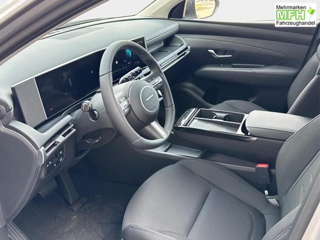 Hyundai / TUCSON / Silber / / / Hybrid NAVI+KAMERA+SHZ+LED+TEMPOMAT+17 ALU+PDC, Bei den verwendeten Bildern kann es sich um Beispielbilder handeln, ggf. teilweise mit Sonderausstattung.