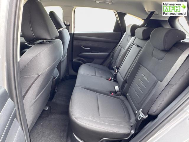 Hyundai / TUCSON / Silber / / / Hybrid NAVI+KAMERA+SHZ+LED+TEMPOMAT+17 ALU+PDC, Bei den verwendeten Bildern kann es sich um Beispielbilder handeln, ggf. teilweise mit Sonderausstattung.