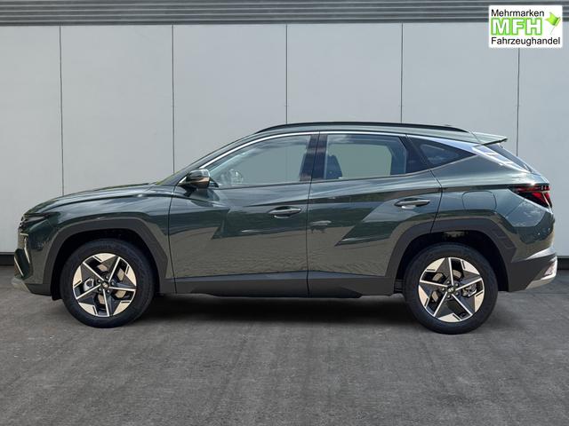 Hyundai / TUCSON / Gr&uuml;n / / / Hybrid NAVI+KAMERA+SHZ+LED+TEMPOMAT+17 ALU+PDC, Bei den verwendeten Bildern kann es sich um Beispielbilder handeln, ggf. teilweise mit Sonderausstattung.