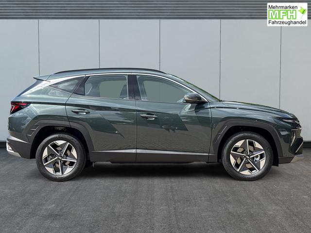 Hyundai / TUCSON / Gr&uuml;n / / / Hybrid NAVI+KAMERA+SHZ+LED+TEMPOMAT+17 ALU+PDC, Bei den verwendeten Bildern kann es sich um Beispielbilder handeln, ggf. teilweise mit Sonderausstattung.