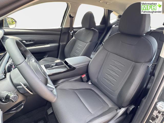 Hyundai / TUCSON / Gr&uuml;n / / / Hybrid NAVI+KAMERA+SHZ+LED+TEMPOMAT+17 ALU+PDC, Bei den verwendeten Bildern kann es sich um Beispielbilder handeln, ggf. teilweise mit Sonderausstattung.
