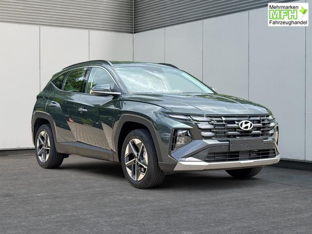 Hyundai / TUCSON / Gr&uuml;n / / / Hybrid NAVI+KAMERA+SHZ+LED+TEMPOMAT+17 ALU+PDC, Bei den verwendeten Bildern kann es sich um Beispielbilder handeln, ggf. teilweise mit Sonderausstattung.