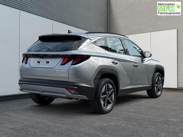 Hyundai / TUCSON / Silber / / / Hybrid NAVI+KAMERA+SHZ+LED+TEMPOMAT+17 ALU+PDC, Bei den verwendeten Bildern kann es sich um Beispielbilder handeln, ggf. teilweise mit Sonderausstattung.