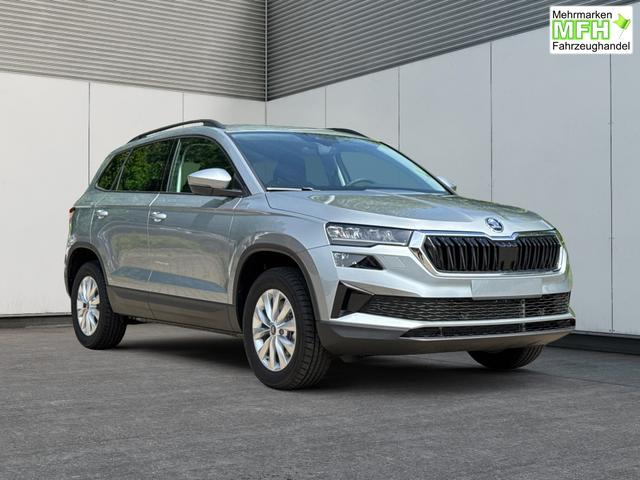 Skoda / Karoq / Silber / / / AHK+el.HECKKLAPPE+KAMERA+PDC+ACC, Bei den verwendeten Bildern kann es sich um Beispielbilder handeln, ggf. teilweise mit Sonderausstattung.