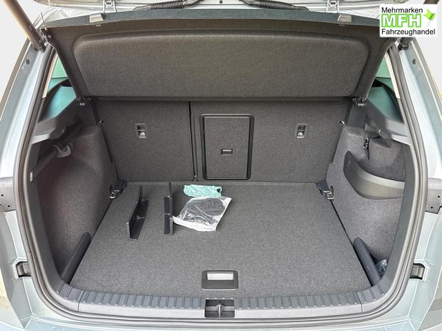 Skoda / Karoq / Silber / / / AHK+el.HECKKLAPPE+KAMERA+PDC+ACC, Bei den verwendeten Bildern kann es sich um Beispielbilder handeln, ggf. teilweise mit Sonderausstattung.