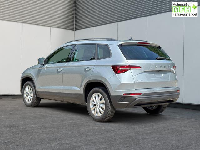 Skoda / Karoq / Silber / / / AHK+el.HECKKLAPPE+KAMERA+PDC+ACC, Bei den verwendeten Bildern kann es sich um Beispielbilder handeln, ggf. teilweise mit Sonderausstattung.
