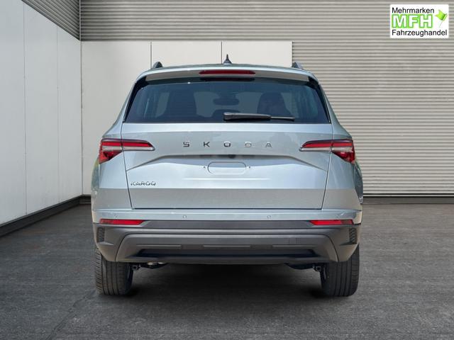 Skoda / Karoq / Silber / / / AHK+el.HECKKLAPPE+KAMERA+PDC+ACC, Bei den verwendeten Bildern kann es sich um Beispielbilder handeln, ggf. teilweise mit Sonderausstattung.