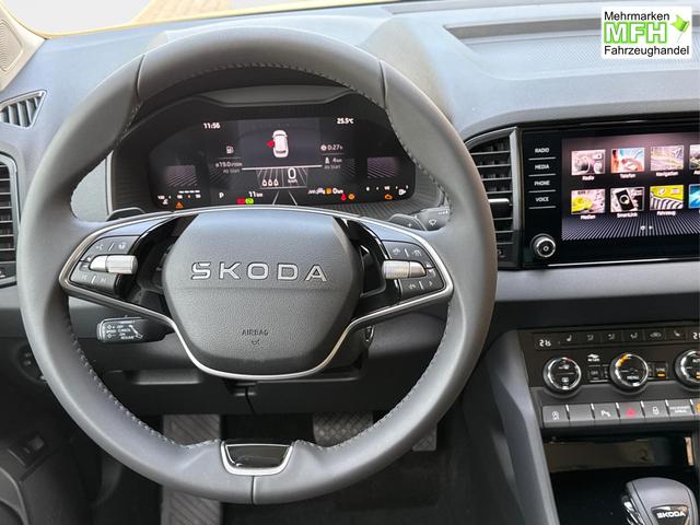 Skoda / Karoq / Silber / / / AHK+el.HECKKLAPPE+KAMERA+PDC+ACC, Bei den verwendeten Bildern kann es sich um Beispielbilder handeln, ggf. teilweise mit Sonderausstattung.