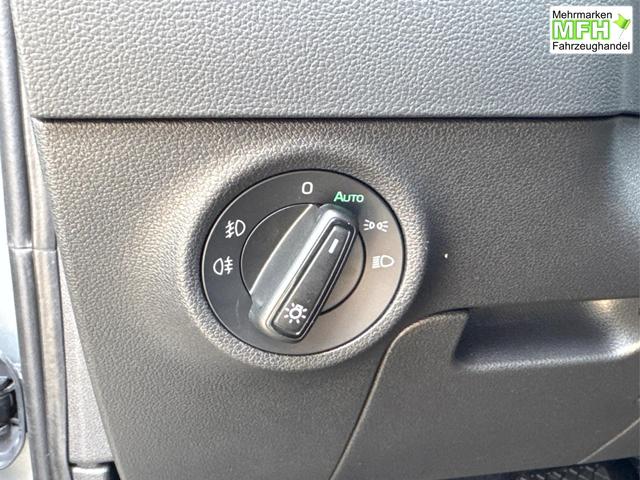 Skoda / Karoq / Silber / / / AHK+el.HECKKLAPPE+KAMERA+PDC+ACC, Bei den verwendeten Bildern kann es sich um Beispielbilder handeln, ggf. teilweise mit Sonderausstattung.