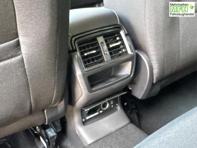 Skoda / Karoq / Silber / / / AHK+el.HECKKLAPPE+KAMERA+PDC+ACC, Bei den verwendeten Bildern kann es sich um Beispielbilder handeln, ggf. teilweise mit Sonderausstattung.