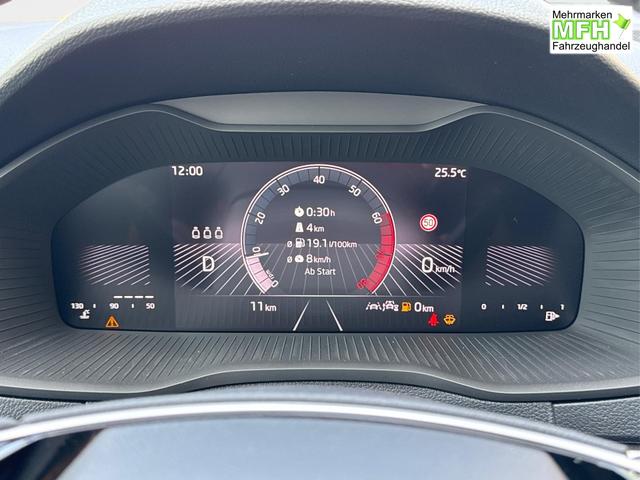 Skoda / Karoq / Silber / / / AHK+el.HECKKLAPPE+KAMERA+PDC+ACC, Bei den verwendeten Bildern kann es sich um Beispielbilder handeln, ggf. teilweise mit Sonderausstattung.