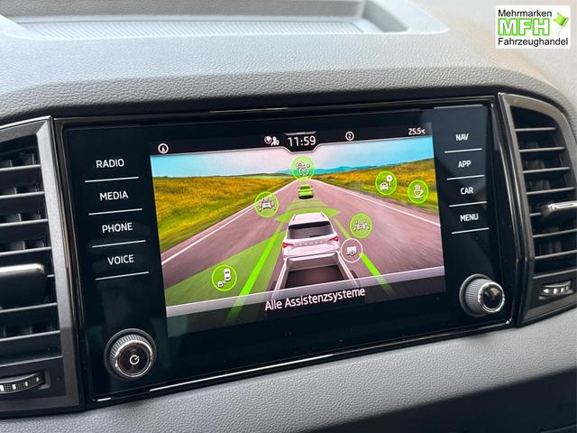 Skoda / Karoq / Silber / / / AHK+el.HECKKLAPPE+KAMERA+PDC+ACC, Bei den verwendeten Bildern kann es sich um Beispielbilder handeln, ggf. teilweise mit Sonderausstattung.