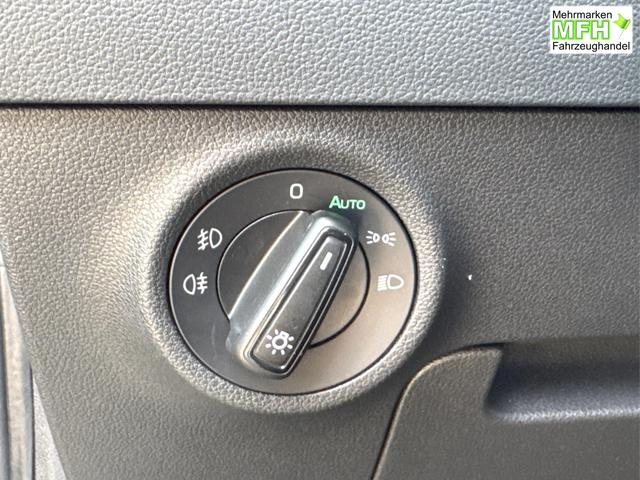 Skoda / Karoq / Silber / / / AHK+el.HECKKLAPPE+KAMERA+PDC+ACC, Bei den verwendeten Bildern kann es sich um Beispielbilder handeln, ggf. teilweise mit Sonderausstattung.