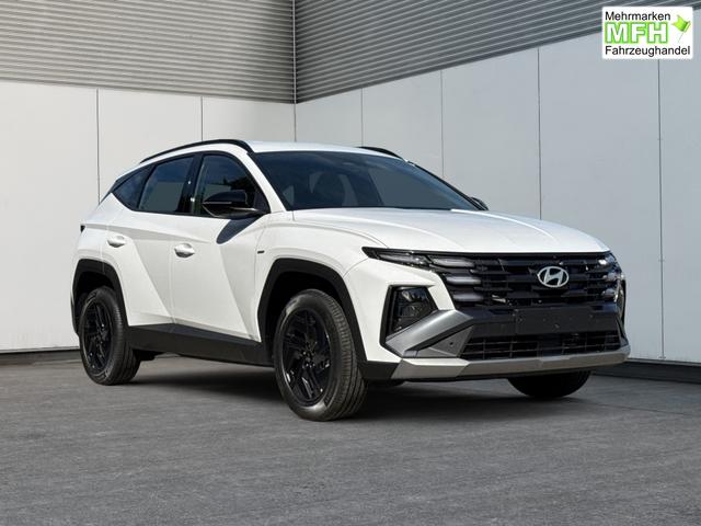 Hyundai / TUCSON / Wei&szlig; / / / Hybrid NAVI+KAMERA+SHZ+LED+TEMPOMAT+17 ALU+PDC, Bei den verwendeten Bildern kann es sich um Beispielbilder handeln, ggf. teilweise mit Sonderausstattung.