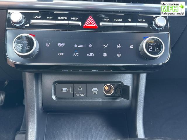Hyundai / TUCSON / Wei&szlig; / / / Hybrid NAVI+KAMERA+SHZ+LED+TEMPOMAT+17 ALU+PDC, Bei den verwendeten Bildern kann es sich um Beispielbilder handeln, ggf. teilweise mit Sonderausstattung.