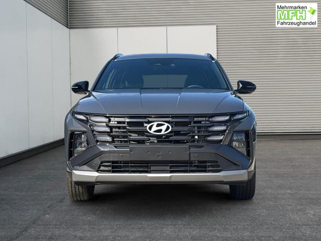Hyundai / TUCSON / Grau / / / Hybrid NAVI+KAMERA+SHZ+LED+TEMPOMAT+17 ALU+PDC, Bei den verwendeten Bildern kann es sich um Beispielbilder handeln, ggf. teilweise mit Sonderausstattung.
