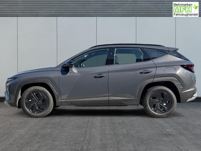 Hyundai / TUCSON / Grau / / / Hybrid NAVI+KAMERA+SHZ+LED+TEMPOMAT+17 ALU+PDC, Bei den verwendeten Bildern kann es sich um Beispielbilder handeln, ggf. teilweise mit Sonderausstattung.