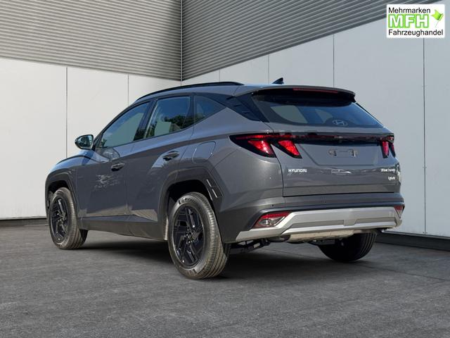 Hyundai / TUCSON / Grau / / / Hybrid NAVI+KAMERA+SHZ+LED+TEMPOMAT+17 ALU+PDC, Bei den verwendeten Bildern kann es sich um Beispielbilder handeln, ggf. teilweise mit Sonderausstattung.