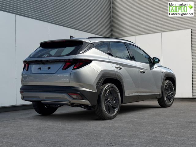Hyundai / TUCSON / Silber / / / Hybrid NAVI+KAMERA+SHZ+LED+TEMPOMAT+17 ALU+PDC, Bei den verwendeten Bildern kann es sich um Beispielbilder handeln, ggf. teilweise mit Sonderausstattung.