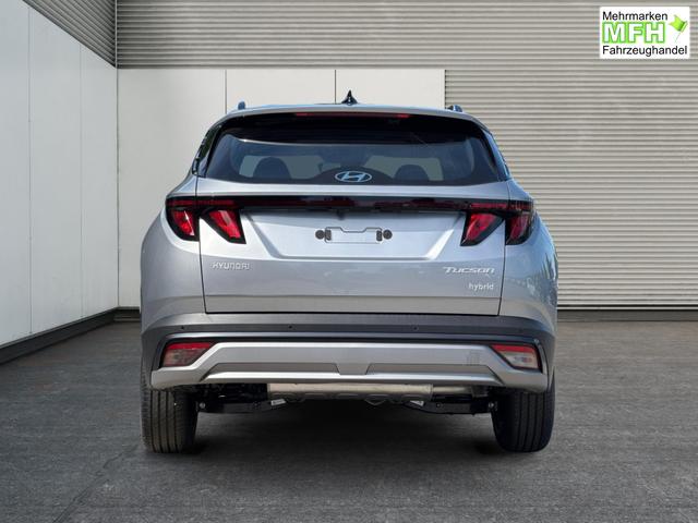 Hyundai / TUCSON / Silber / / / Hybrid NAVI+KAMERA+SHZ+LED+TEMPOMAT+17 ALU+PDC, Bei den verwendeten Bildern kann es sich um Beispielbilder handeln, ggf. teilweise mit Sonderausstattung.