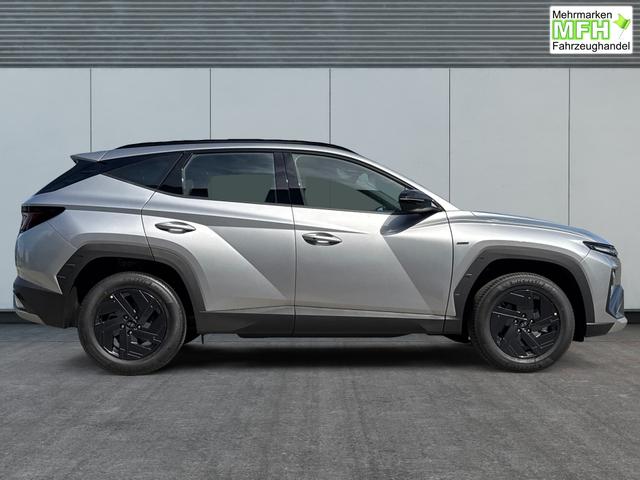 Hyundai / TUCSON / Silber / / / Hybrid NAVI+KAMERA+SHZ+LED+TEMPOMAT+17 ALU+PDC, Bei den verwendeten Bildern kann es sich um Beispielbilder handeln, ggf. teilweise mit Sonderausstattung.