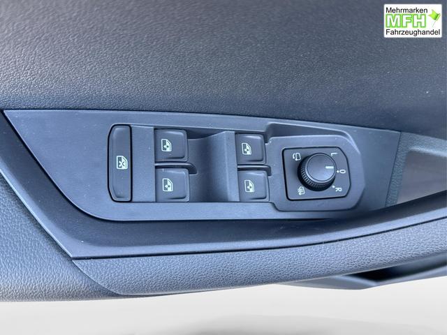 Skoda / Karoq / / / / AHK+el.HECKKLAPPE+KAMERA+PDC+ACC, Bei den verwendeten Bildern kann es sich um Beispielbilder handeln, ggf. teilweise mit Sonderausstattung.