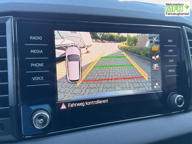 Skoda / Karoq / / / / AHK+el.HECKKLAPPE+KAMERA+PDC+ACC, Bei den verwendeten Bildern kann es sich um Beispielbilder handeln, ggf. teilweise mit Sonderausstattung.