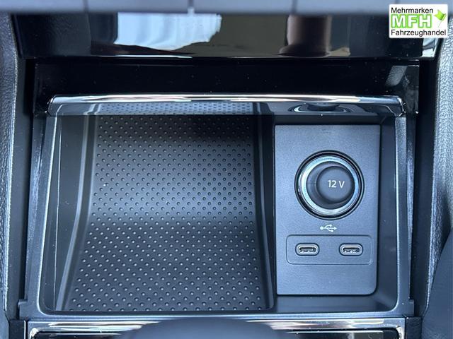 Skoda / Karoq / / / / AHK+el.HECKKLAPPE+KAMERA+PDC+ACC, Bei den verwendeten Bildern kann es sich um Beispielbilder handeln, ggf. teilweise mit Sonderausstattung.