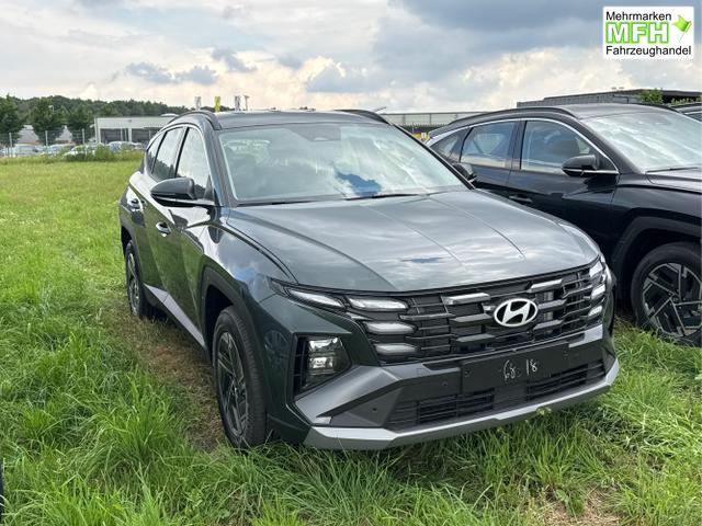 Hyundai / TUCSON / Gr&uuml;n / / / NAVI+KAMERA+SHZ+LED+TEMPOMAT+17 ALU+PDC, Bei den verwendeten Bildern kann es sich um Beispielbilder handeln, ggf. teilweise mit Sonderausstattung.