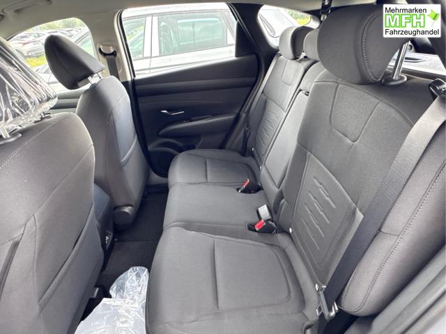 Hyundai / TUCSON / Silber / / / NAVI+KAMERA+SHZ+LED+TEMPOMAT+17 ALU+PDC, Bei den verwendeten Bildern kann es sich um Beispielbilder handeln, ggf. teilweise mit Sonderausstattung.