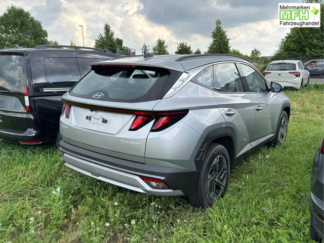 Hyundai / TUCSON / Silber / / / NAVI+KAMERA+SHZ+LED+TEMPOMAT+17 ALU+PDC, Bei den verwendeten Bildern kann es sich um Beispielbilder handeln, ggf. teilweise mit Sonderausstattung.