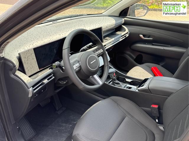 Hyundai / TUCSON / Grau / / / NAVI+KAMERA+SHZ+LED+TEMPOMAT+17 ALU+PDC, Bei den verwendeten Bildern kann es sich um Beispielbilder handeln, ggf. teilweise mit Sonderausstattung.