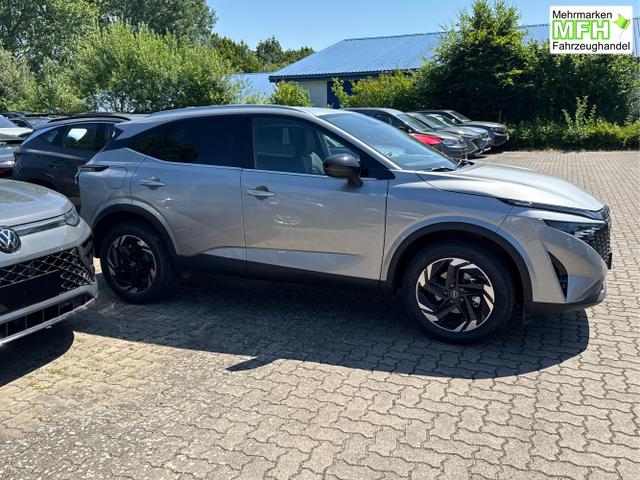 Nissan / Qashqai / Silber / / / KAMERA+ACC+PDC+EL.HECKKL.+SHZ+LED , Bei den verwendeten Bildern kann es sich um Beispielbilder handeln, ggf. teilweise mit Sonderausstattung.