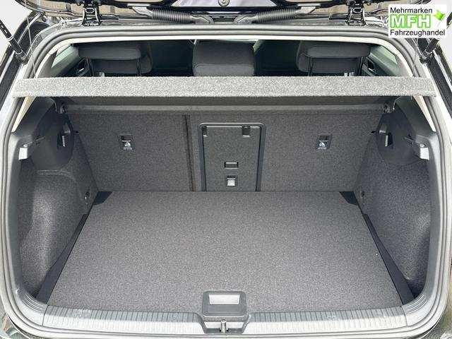 Volkswagen / Golf / Schwarz / / / ACC+SHZ+KLIMA+KAMERA+APP CONNECT+LED+17 ALU