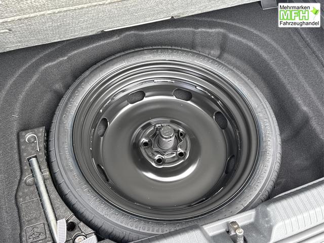 Volkswagen / Golf / Schwarz / / / ACC+SHZ+KLIMA+KAMERA+APP CONNECT+LED+17 ALU