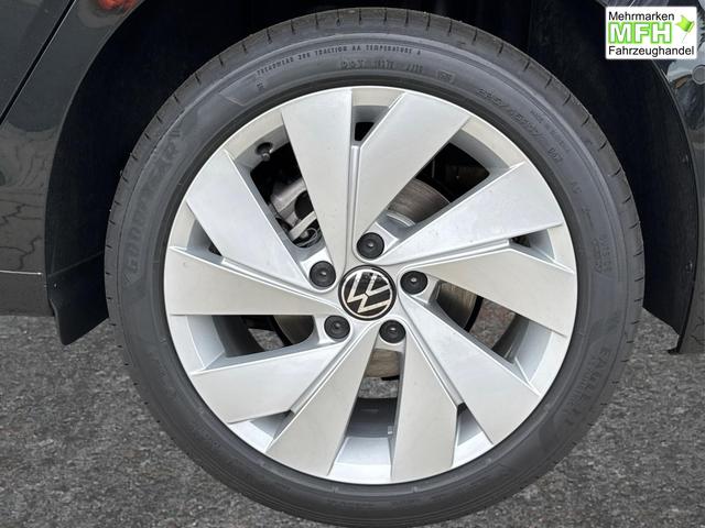 Volkswagen / Golf / Schwarz / / / ACC+SHZ+KLIMA+KAMERA+APP CONNECT+LED+17 ALU
