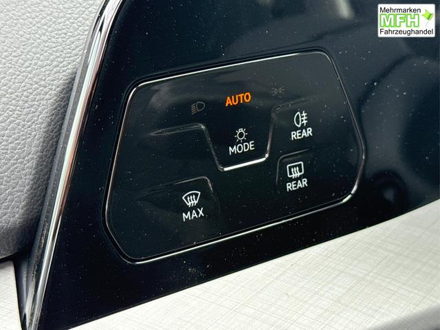 Volkswagen / Golf / Schwarz / / / ACC+SHZ+KLIMA+KAMERA+APP CONNECT+LED+17 ALU