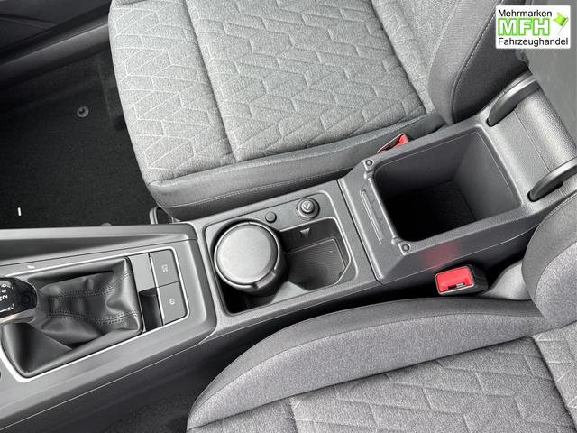Volkswagen / Golf / Schwarz / / / ACC+SHZ+KLIMA+KAMERA+APP CONNECT+LED+17 ALU