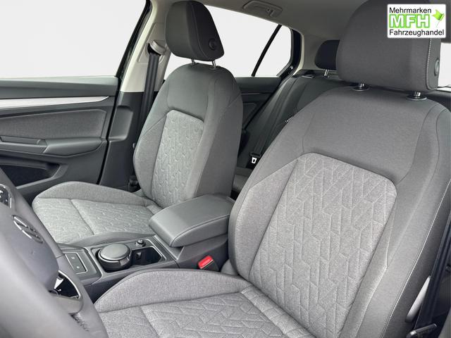 Volkswagen / Golf / Schwarz / / / ACC+SHZ+KLIMA+KAMERA+APP CONNECT+LED+17 ALU