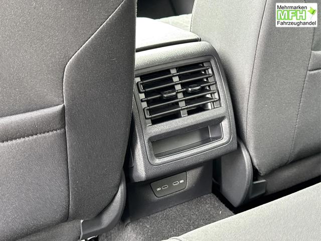 Volkswagen / Golf / Schwarz / / / ACC+SHZ+KLIMA+KAMERA+APP CONNECT+LED+17 ALU