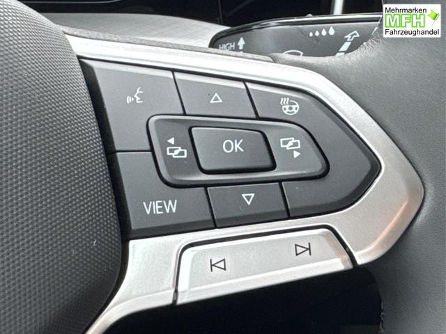 Volkswagen / Golf / Schwarz / / / ACC+SHZ+KLIMA+KAMERA+APP CONNECT+LED+17 ALU