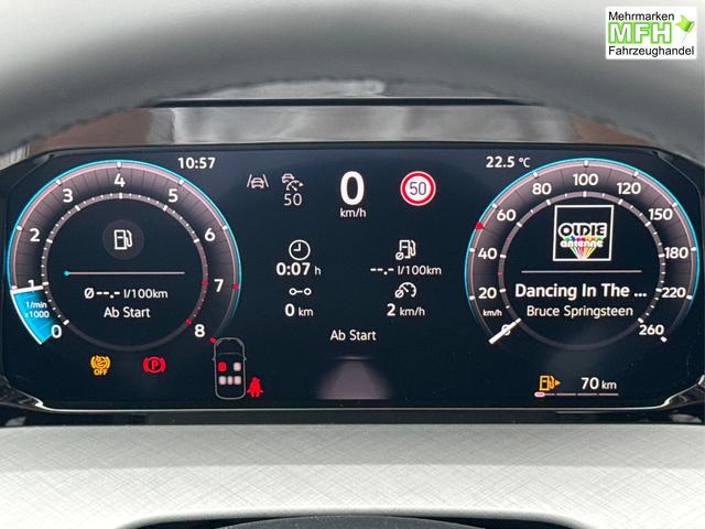 Volkswagen / Golf / Schwarz / / / ACC+SHZ+KLIMA+KAMERA+APP CONNECT+LED+17 ALU