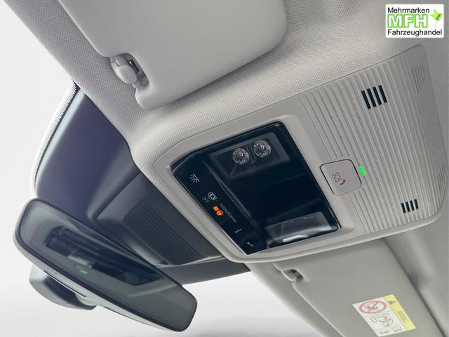 Volkswagen / Golf / Schwarz / / / ACC+SHZ+KLIMA+KAMERA+APP CONNECT+LED+17 ALU