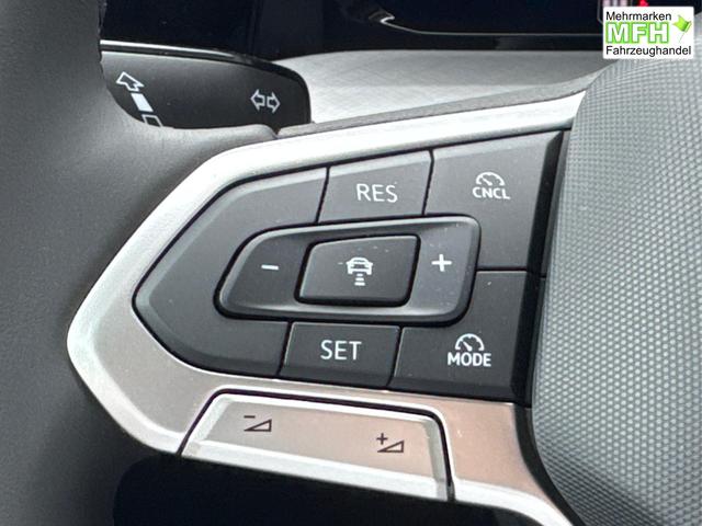 Volkswagen / Golf / Schwarz / / / ACC+SHZ+KLIMA+KAMERA+APP CONNECT+LED+17 ALU