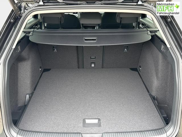 Volkswagen / Golf Variant / Schwarz / / / AHK+ACC+eHK+KAMERA+SHZ+KLIMA+LED+17 ALU